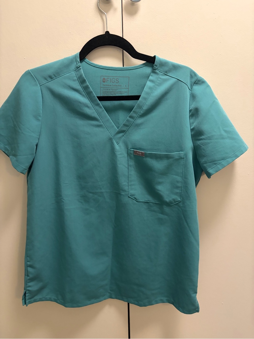 FIGS Women’s Teal Short-Sleeve V-Neck Scrub Top
